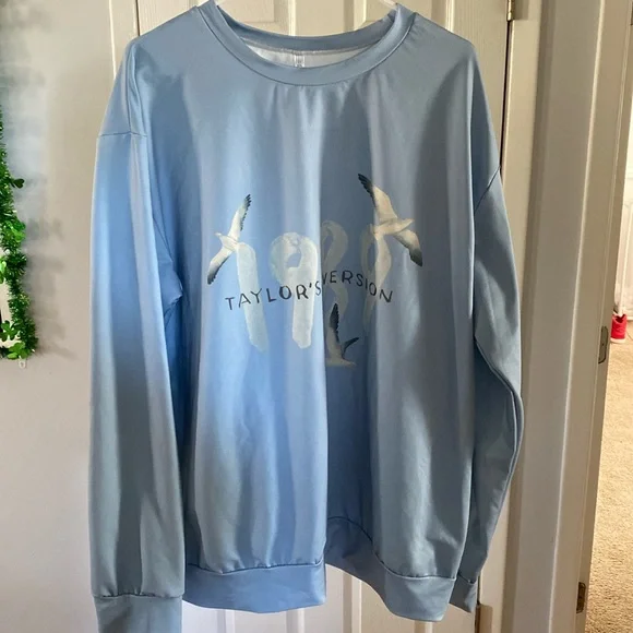 Taylor Swift Crewneck - Picture 3 of 5